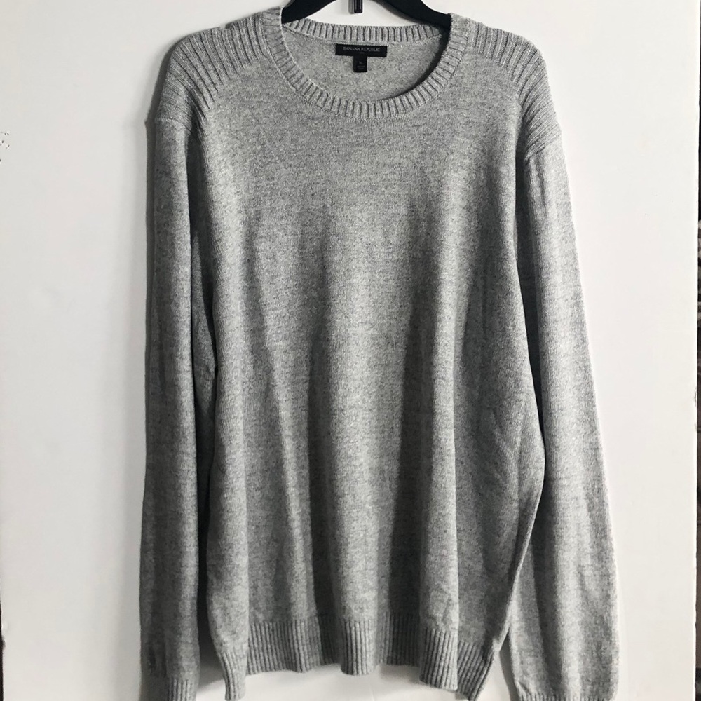 BANANA REPUBLIC Light Gray Crew Neck Sweater